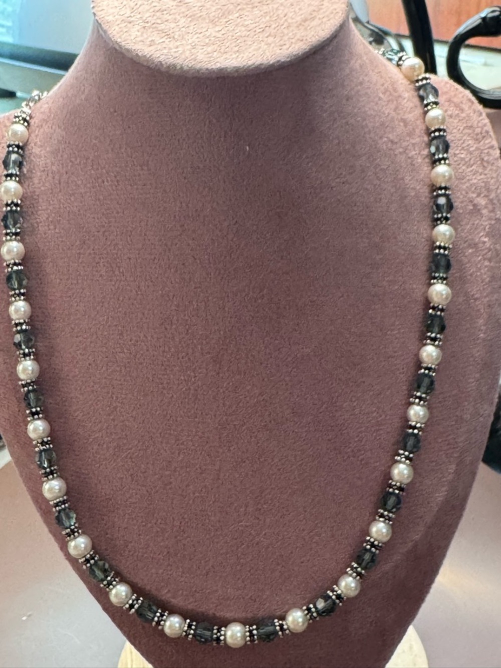 Pearl and Black Beaded Necklace for Women